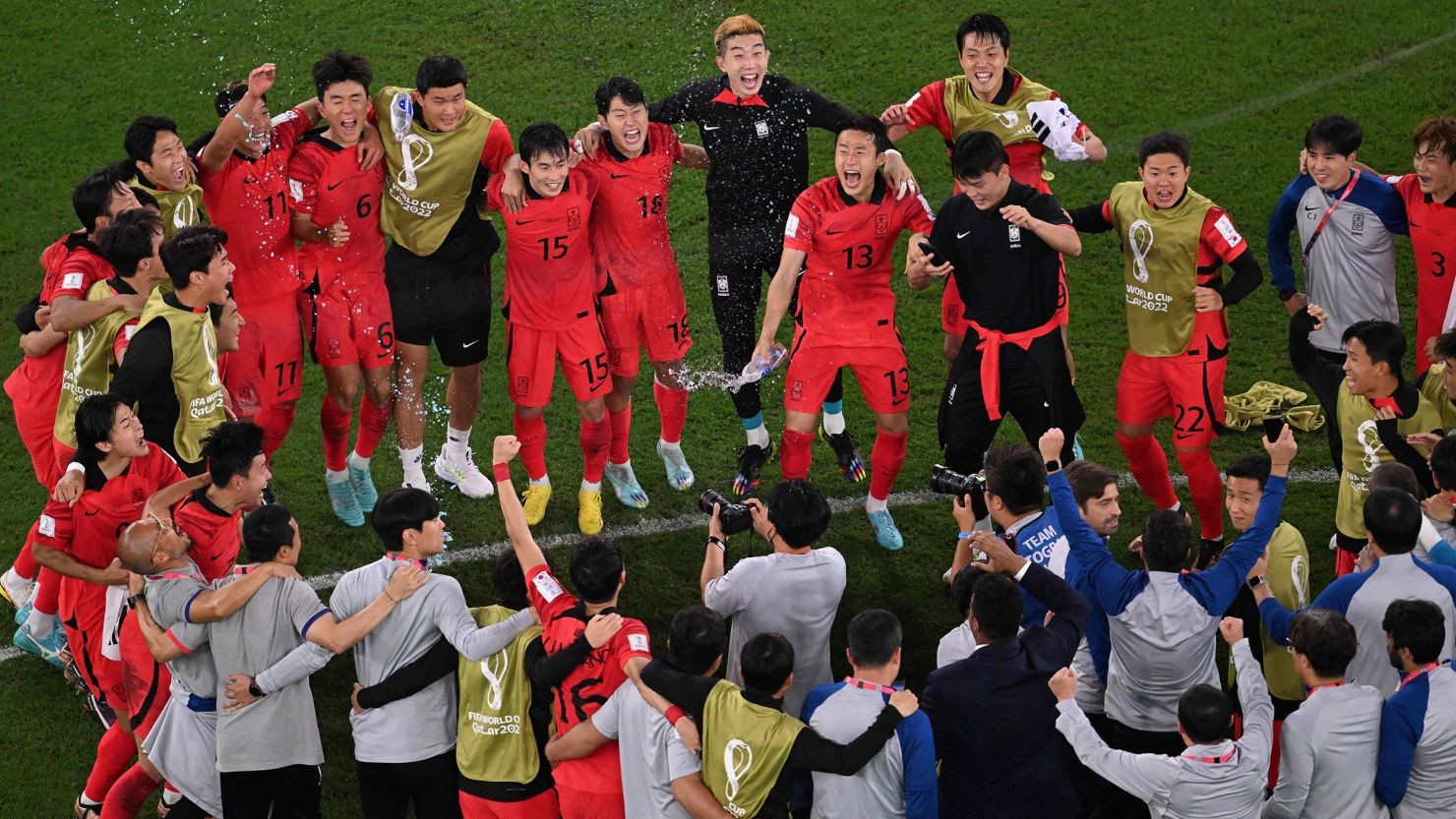 221202140943-01-south-korea-celebration-world-cup-1202-1704328978.jpg