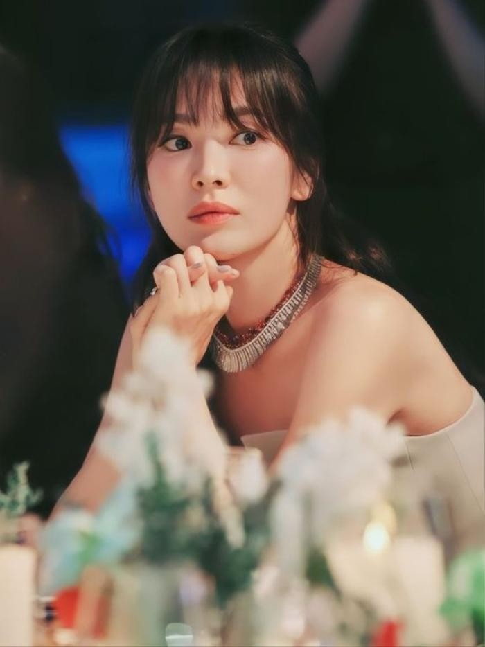 song-hye-kyo-4-1705485913.jpg