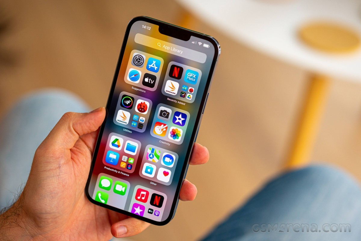 iphone-12-1705983580.jpg