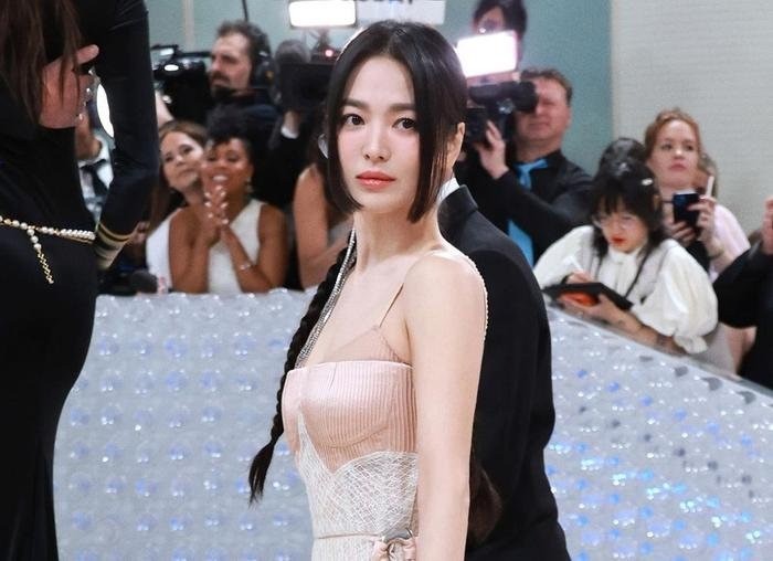 song-hye-kyo-5-1706178659.jpg