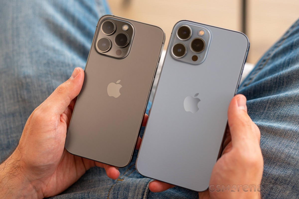 iphone-3-1707276944.jpg