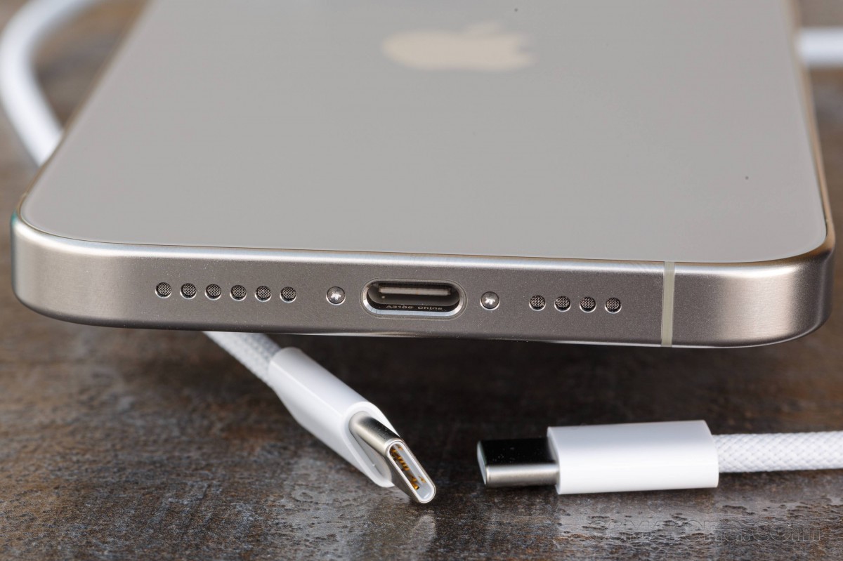 iphone-3-1708789820.jpg