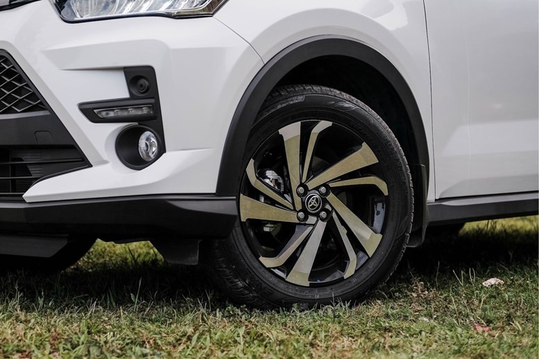 toyota-raize-mau-trang-ngoc-trai-10-1709121071.jpg