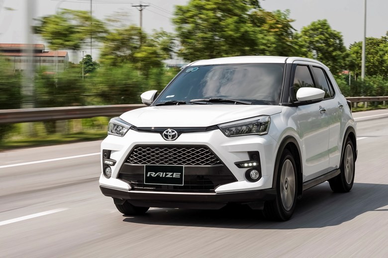 toyota-raize-mau-trang-ngoc-trai-3-1709121043.jpeg