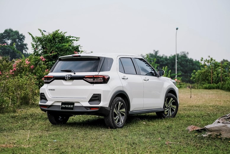 toyota-raize-mau-trang-ngoc-trai-5-1709121120.jpeg