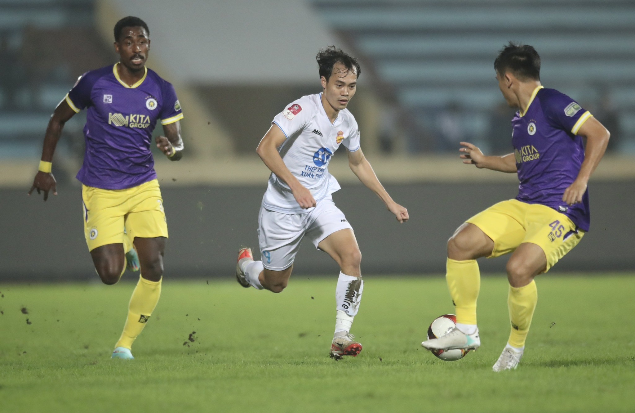 ha-noi-vs-nam-dinh-1711766395.jpg
