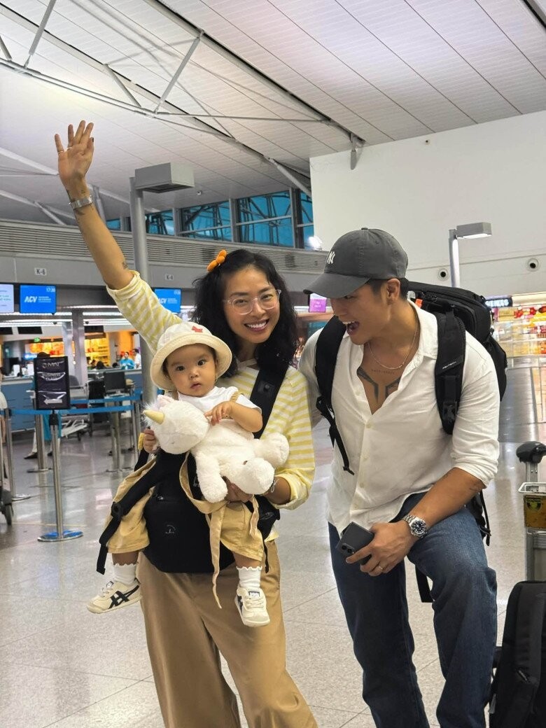 con-gai-ngo-thanh-van-thich-thu-khi-ve-que-ngoai-o-na-uy-tuoi-cuoi-chao-hoi-khap-xom-lang-4-4-n-1789707861-554-width780height1040-1790062120.jpg