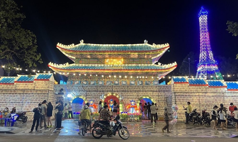 binh-thuan-to-chuc-ngay-hoi-long-den-chao-he-2022-1657038693.jpg