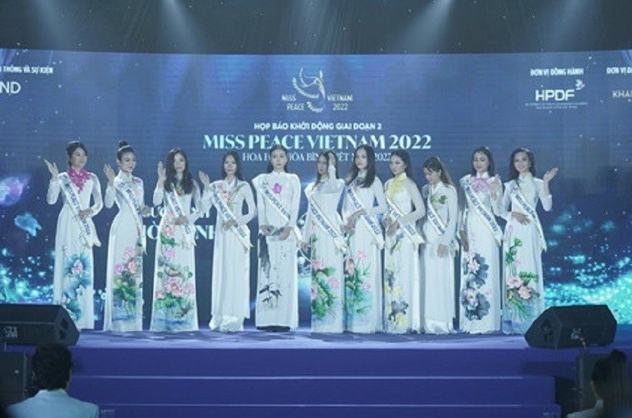 hoa-hau-hoa-binh-viet-nam-2022-bo-dien-ao-tam-thay-bang-thi-danh-golf-0-1658409826.jpeg