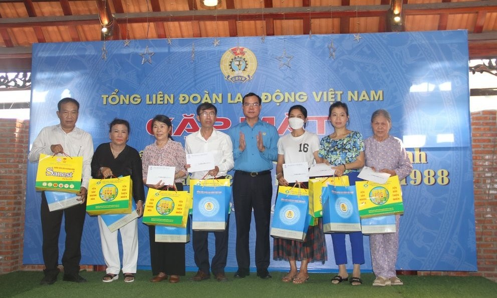 nhieu-hoat-dong-tri-an-cac-gia-dinh-thuong-binh-liet-si-o-khanh-hoa-5-1658642304.jpg