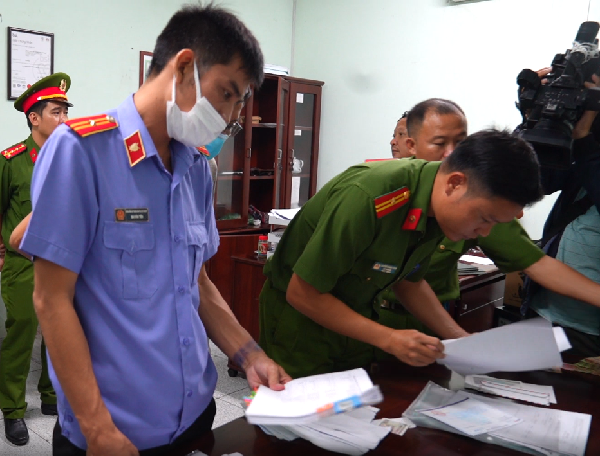 canh-sat-kham-xet-khan-cap-cong-ty-xu-ly-moi-truong-o-ba-ria-vung-tau-1660202317.png