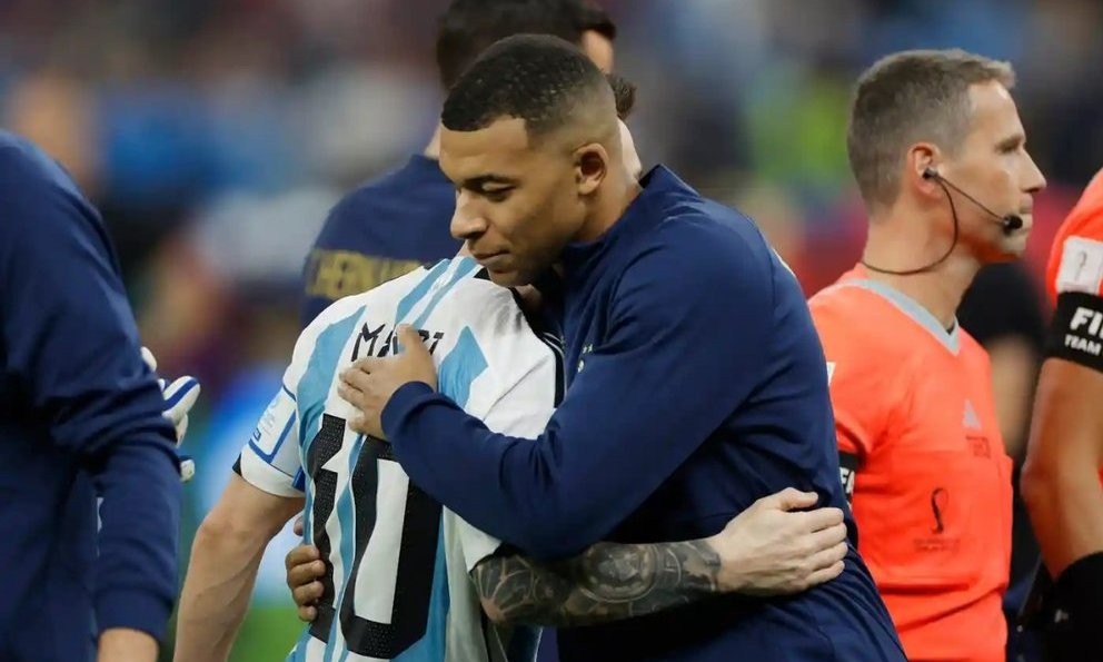 vua-bong-da-pele-gui-loi-chuc-mung-messi-va-dong-vien-mbappe-2-1671437803.jpg