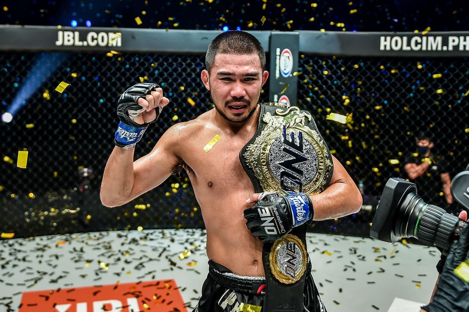 tran-dau-lon-nhat-trong-doi-toi-prajanchai-vui-mung-khi-ha-knock-out-sam-a-trong-tran-tai-dau-tranh-dai-vo-dich-the-gioi-296741-1687854453.jpg