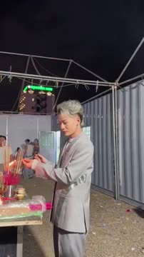 ali-hoang-duong-dang-thap-huong-khan-to-thi-my-tam-buoc-vao-1703846412.mp4