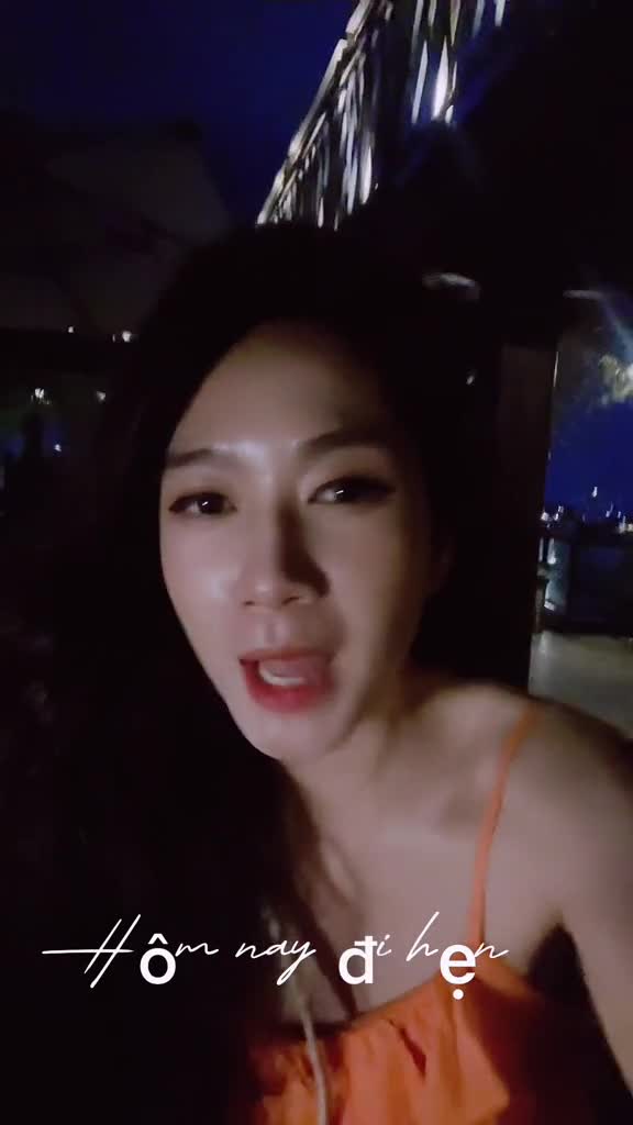 ba-xa-ly-hai-cong-khai-hen-ho-voi-trai-tre-1685952941.mp4