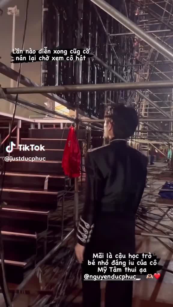 bieu-dien-xong-duc-phuc-dung-sau-canh-ga-say-sua-nghe-my-tam-hat-1700477153.mp4