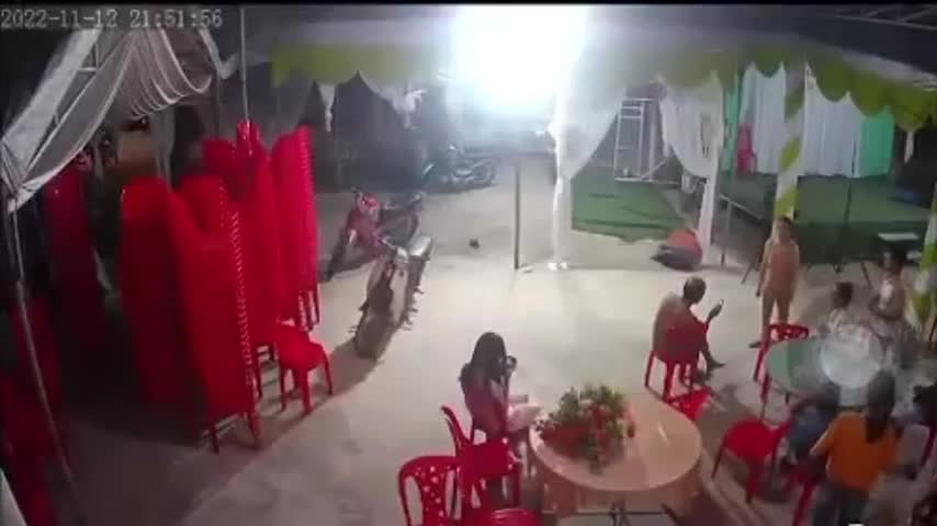 clip-vu-xa-sung-va-tiec-cuoi-o-binh-thuan-480p-1668498857.mp4
