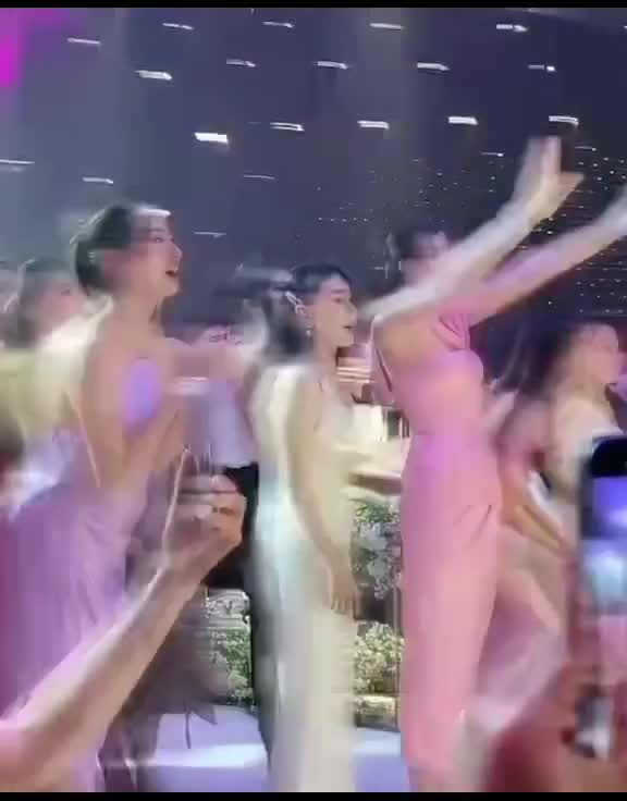 co-gia-vang-trong-lang-bat-hoa-cuoi-tran-tieu-vy-trantieuvy-hhtrantieuvy-missvietnam110-xuhuong-1695031465.mp4