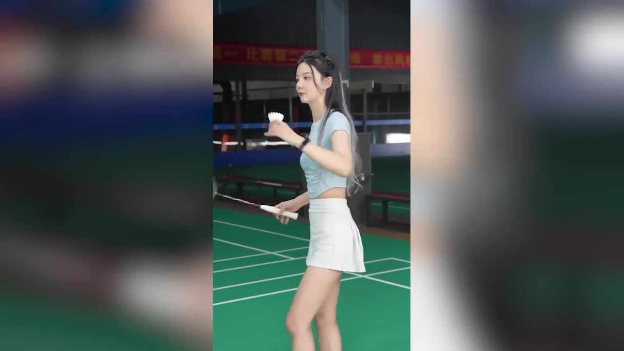 co-giao-choi-cau-long-tuyet-dep-ki-nang-danh-cau-nhu-bieu-dien-xiec-1690517831.mp4