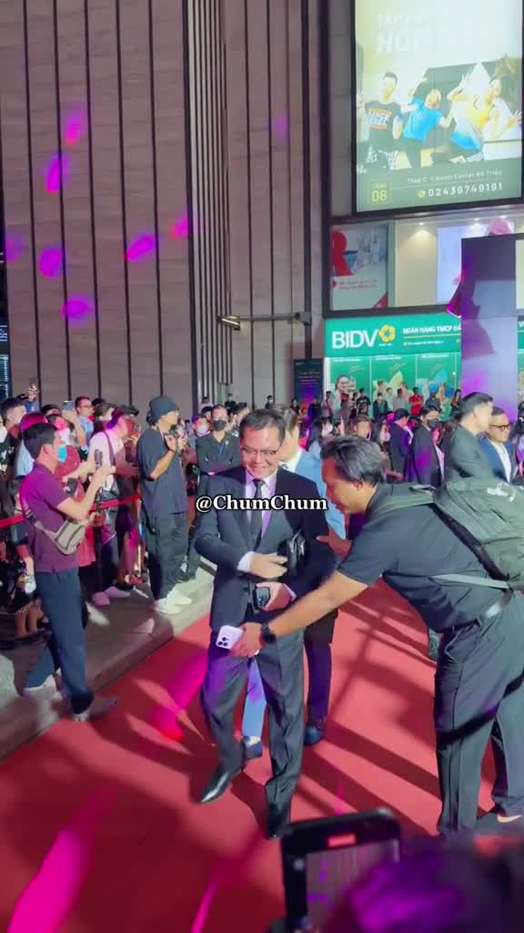 danh-thu-hong-son-xuat-hien-tai-tham-do-ra-mat-phim-lat-mat-6-1682562829.mp4