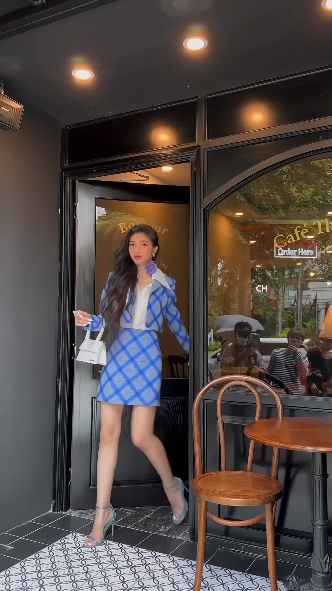 di-choi-pho-1693035332.mp4