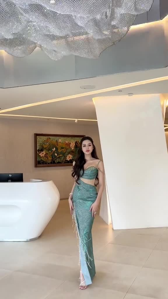 do-thi-ha-catwalk-1683512611.mp4