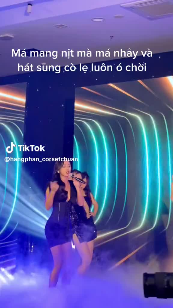 giong-hat-van-mai-huong-ra-sao-khi-vua-deo-nit-bung-vua-bieu-dien-1684492314.mp4