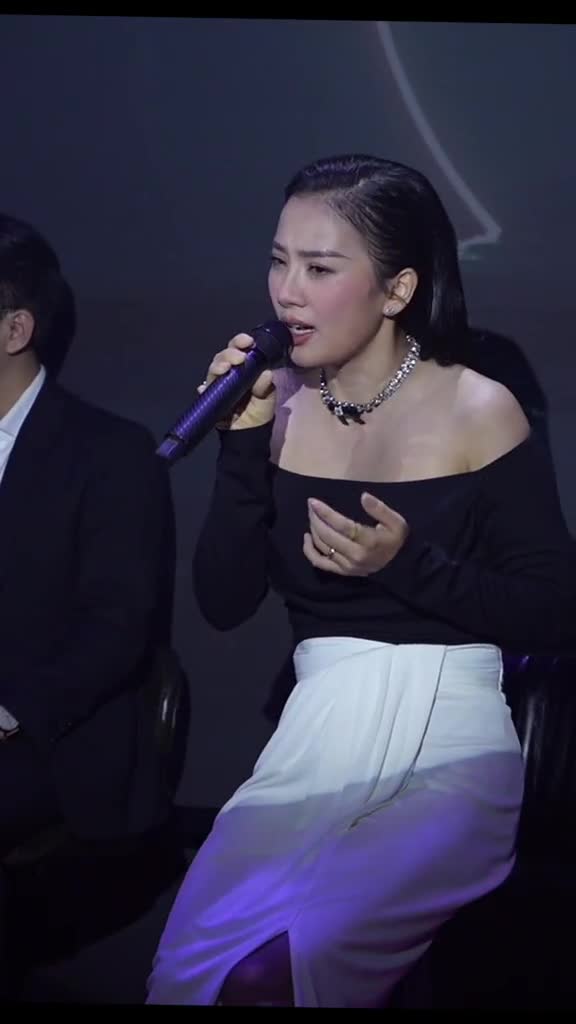 hat-ca-khuc-dinh-dam-cua-le-quyen-mot-nu-ca-si-bi-che-te-tua-1692346290.mp4