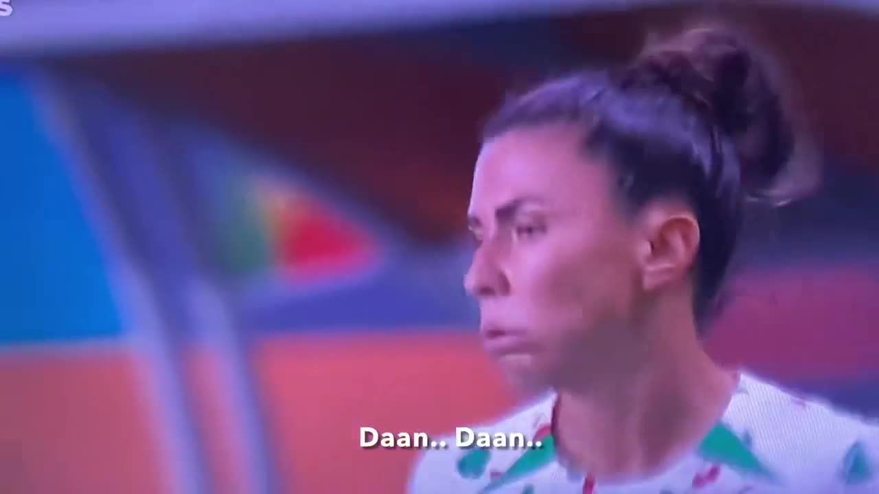 hlv-ha-lan-chi-dao-cau-thu-gia-dau-o-world-cup-1690195469.mp4