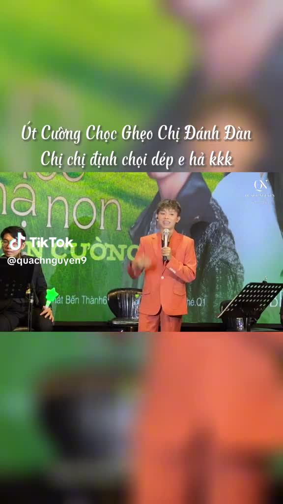 ho-van-cuong-bi-choi-dep-tren-san-khau-thuc-hu-ra-sao-1703759889.mp4
