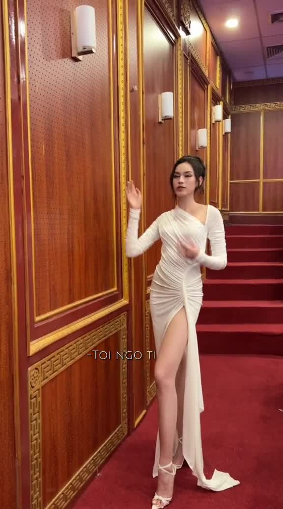 hom-nay-ha-dien-vay-anh-le-thanh-hoa-di-cham-thi-miss-dai-hoc-duoc-ha-noi-1681695749.mp4