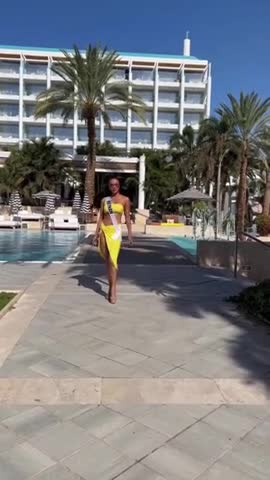 kim-duyen-dien-bikini-khoe-hinh-the-nong-bong-o-miss-universe-vietnamnet-1638870190.mp4