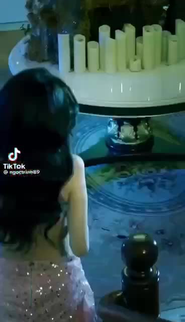 ngoc-trinh-vao-vai-quy-co-dong-danh-cuc-sang-chanh-1695113621.mp4