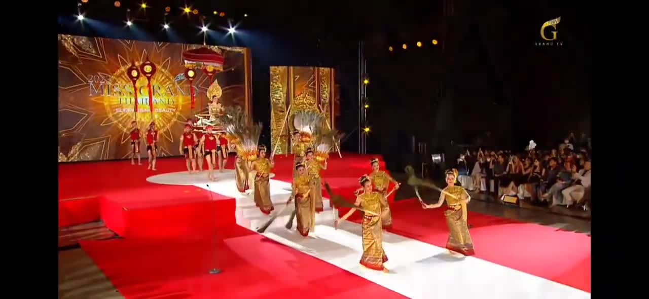 ong-nawat-bi-chi-trich-vi-de-engfa-waraha-xuat-hien-nhu-nguoi-hau-1681902160.mp4
