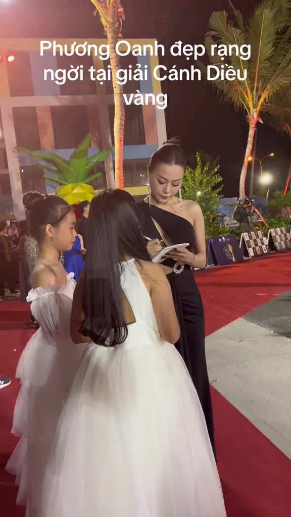 phuong-oanh-lot-vao-ong-kinh-camera-thuong-nhan-sac-va-than-thai-the-nao-1694321669.mp4