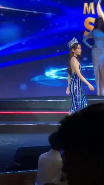 ro-hoa-hau-mai-phuong-tu-choi-catwalk-bac-thang-vi-so-te-tap-chi-saostar-1684808256.mp4