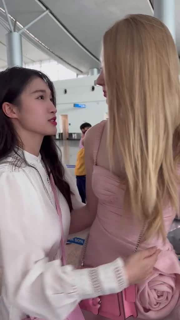 thay-bao-moi-nguoi-dang-san-lung-anh-trai-tui-1685088500.mp4