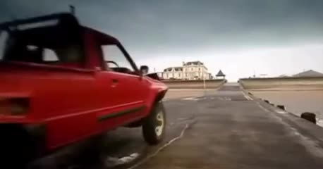 toyota-tha-nha-di-dong-roi-xuong-hilux-de-chung-to-do-ben-1790932792.mp4