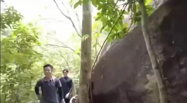 uyen-endy-xuat-hien-trong-vlog-cung-voi-ngo-kien-huy-nguon-co-5-youtube-1682674351.mp4