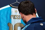 Chiếc áo ngày chia tay ĐT Argentina của Messi có gì đặc biệt?