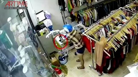 Trộm điện thoại bị phát hiện, đôi nam nữ bỏ chạy đánh rơi con nhỏ ở lại