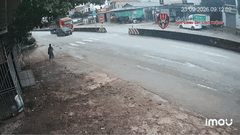 Xe bán tải tạt đầu ô tô đầu kéo lãnh hậu quả đắng: Bỏ ngay tư duy "đã xi nhan là được quyền rẽ"