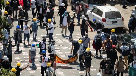 Mỹ kêu gọi ngưng đàn áp, công bố các biện pháp trừng phạt mới với quân đội Myanmar