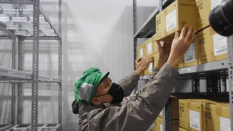 Cận cảnh nơi bảo quản gần 1 triệu liều vắc-xin AstraZeneca tại TP.HCM