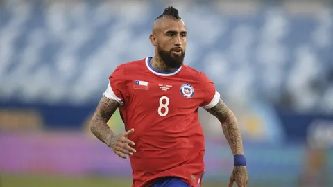 Arturo Vidal và 5 tuyển thủ Chile đưa nhiều cô gái vào khách sạn