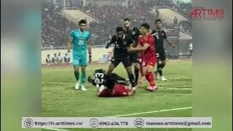 Hài hước pha ăn vạ siêu thô thiển của cầu thủ Indonesia