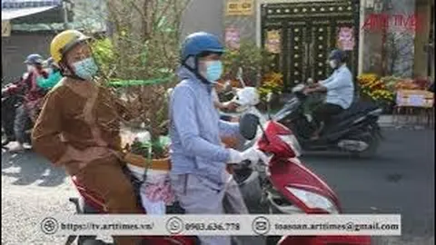 100 thuyền hoa miền Tây cập bến Sài Gòn