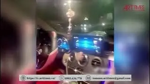 Cô gái buông vô lăng để quay TikTok bị tước bằng 2 tháng