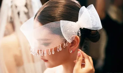 Em gái 19 tuổi của Đặng Văn Lâm xinh đẹp như búp bê Nga, cao gần 1m80, sở hữu vòng eo "con kiến"