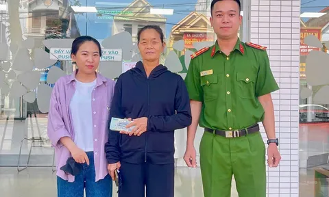 Tài khoản bất ngờ nhận 50.000.000 đồng, bà Nguyễn Thị Nhị ở Hà Tĩnh lập tức báo công an sau tin nhắn từ người lạ